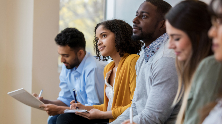 ¿Cómo funciona el high school acelerado para adultos latinos en Estados Unidos?